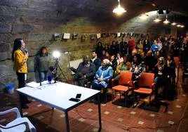 La autora de la exposición, en el acto de presentación.