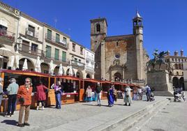 Asistentes a la Feria del Libro de una edición anterior.