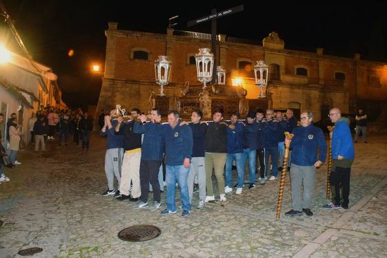 Los costaleros del Cristo del Perdon ya están preparados