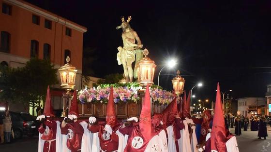 La procesión de los pasos y la de 'Camino hacia el Calvario', pendientes de la lluvia