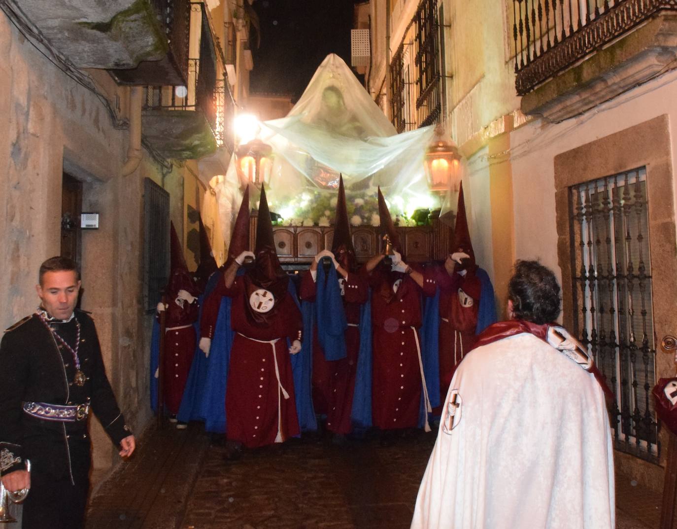 La Virgen de las Angustias dirección San Francisco.