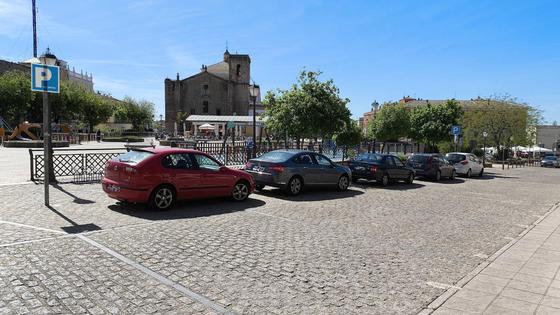 El cambio en los aparcamientos en Ruiz de Mendoza y Pavo genera discrepancias