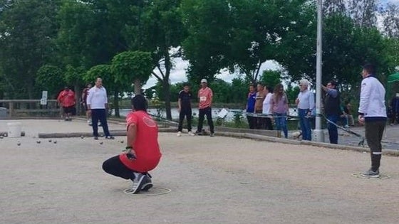 El II torneo de petanca en beneficio de la AECC reúne a 38 parejas