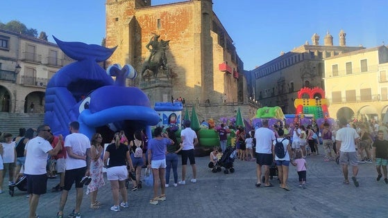 El Consistorio pondrá hinchables en la plaza Mayor como alternativa a la feria