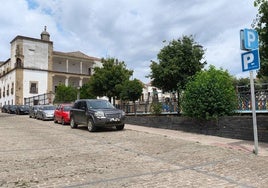 Una zona de aparcamientos de la calle Jacinto Ruiz de Mendoza