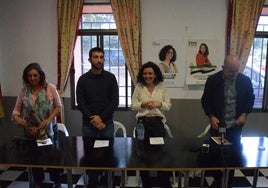 Fran Fernández, junto a Ana Iglesias ya otros líderes regionales, en la campaña electoral.