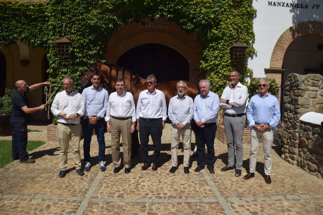Visita del ministro de Agricultura a Bodegas Habla