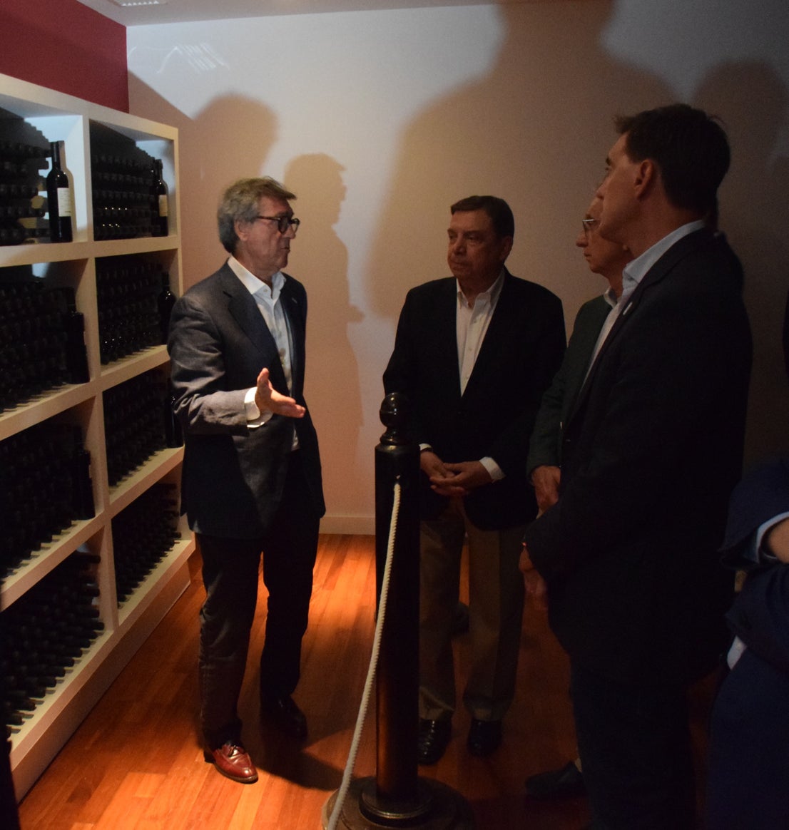 Visita del ministro de Agricultura a Bodegas Habla