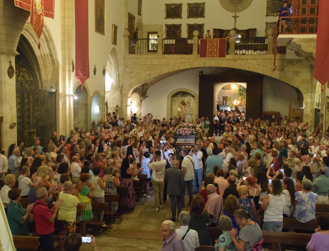 Bajada de la Patrona a la iglesia de San Martín