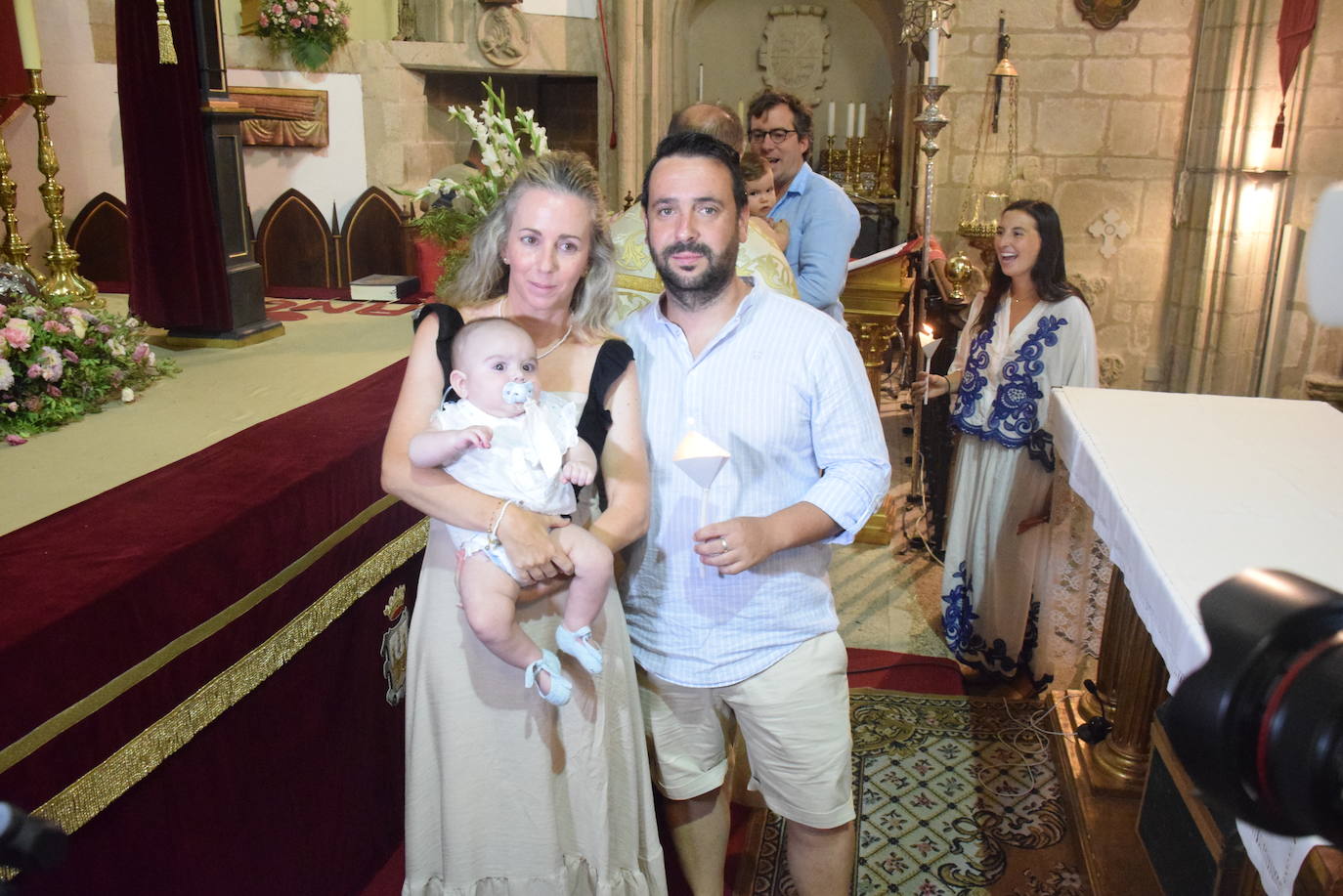 Los bebés, ante la Patrona