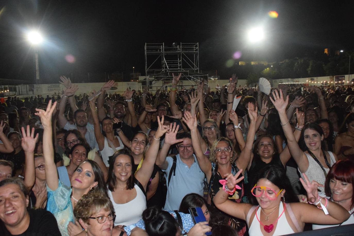 Recital de Antoñito Molina, con numeroso público
