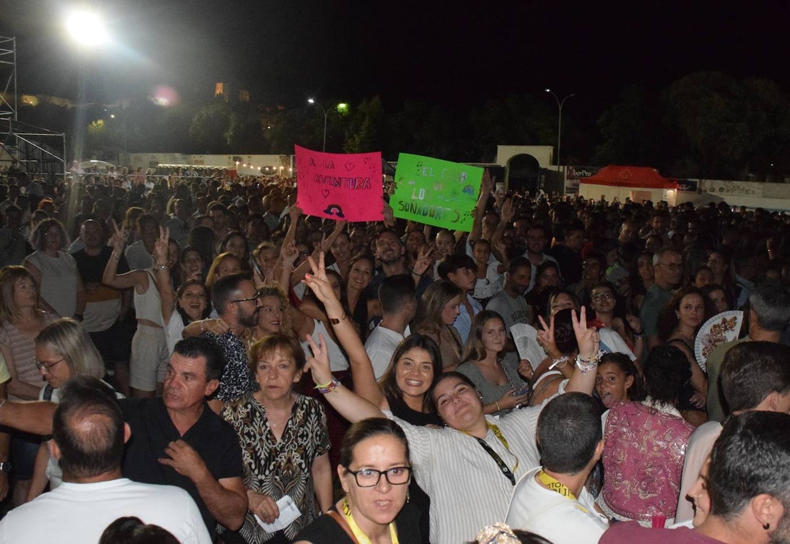 Recital de Antoñito Molina, con numeroso público