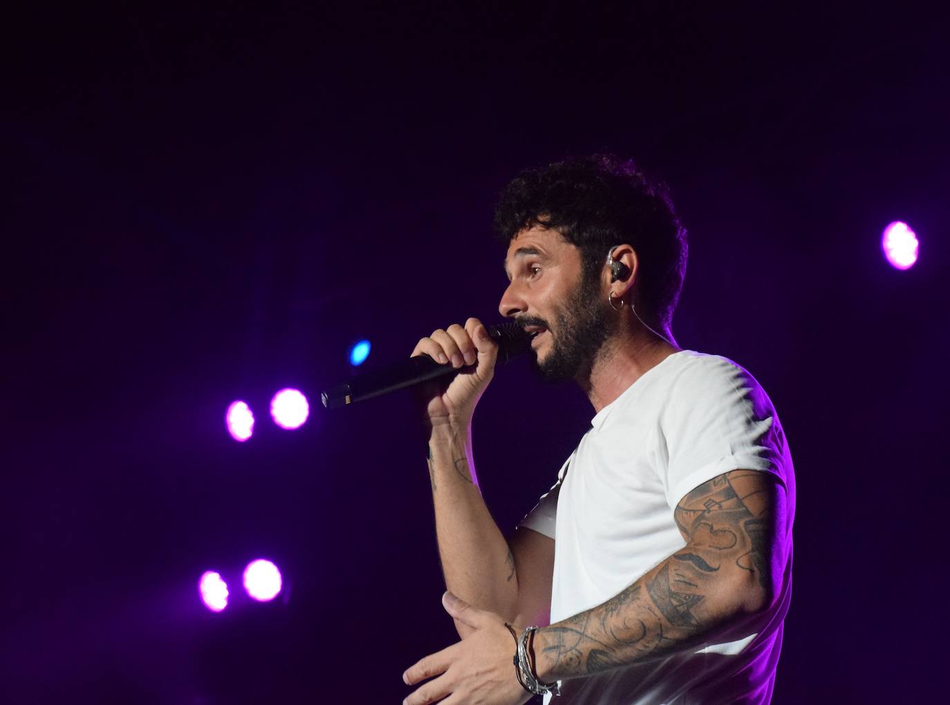 Recital de Antoñito Molina, con numeroso público