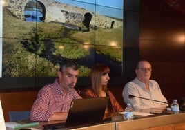 Antonio Jiménez junto a Beatriz Moreno y Eduardo Diz.