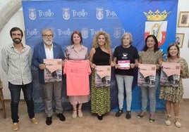 Responsables de la Asociación Española Contra el Cáncer y del Ayuntamiento, así como de Aqua.