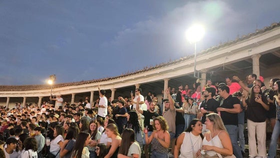 Gran ambiente en el día de la capea de las mujeres