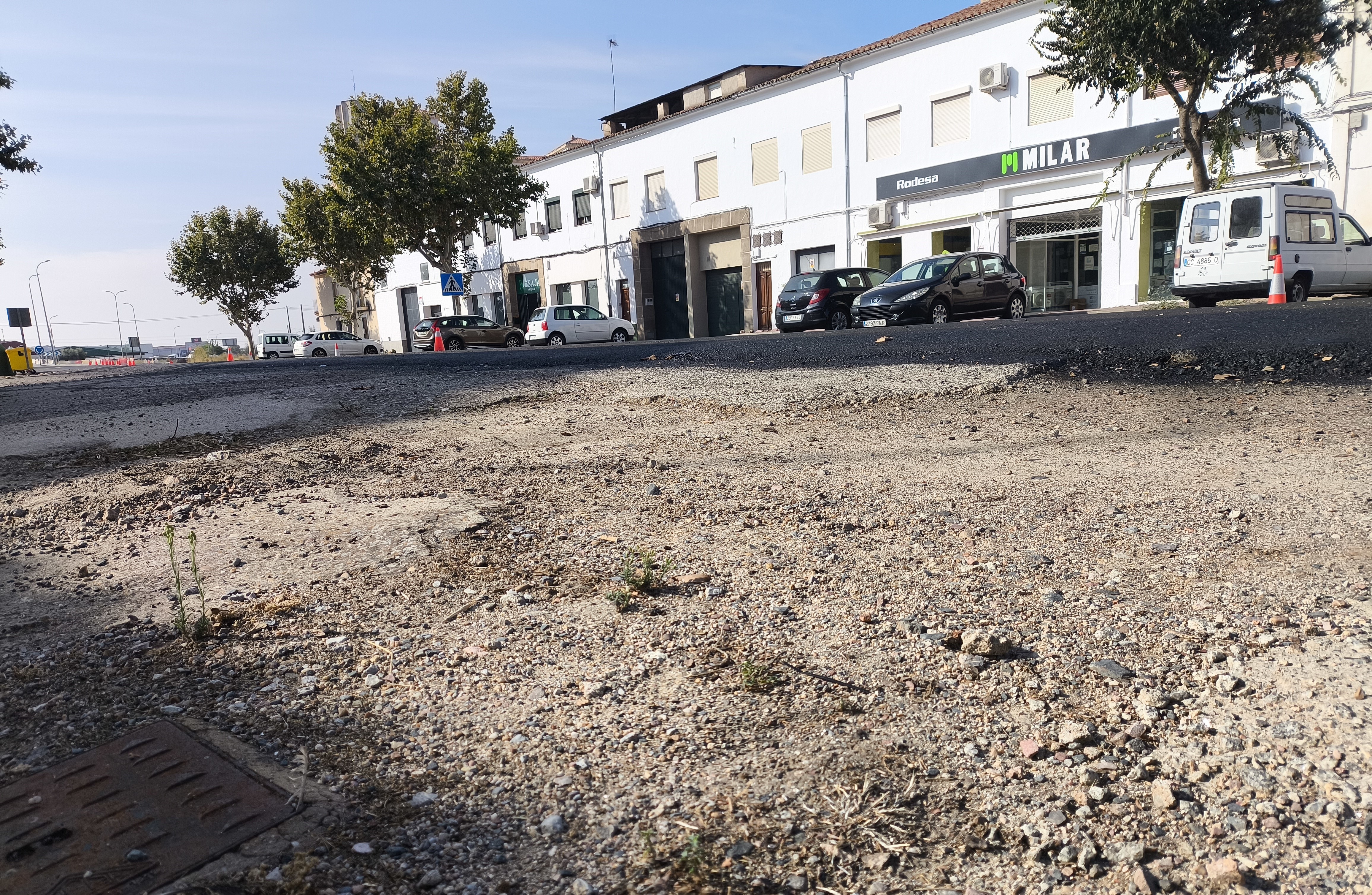 Una zona de la avenida de Miajadas tras el asfaltado de la vía.