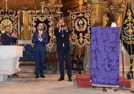 Javier Torres recibiendo otro reconocimiento.