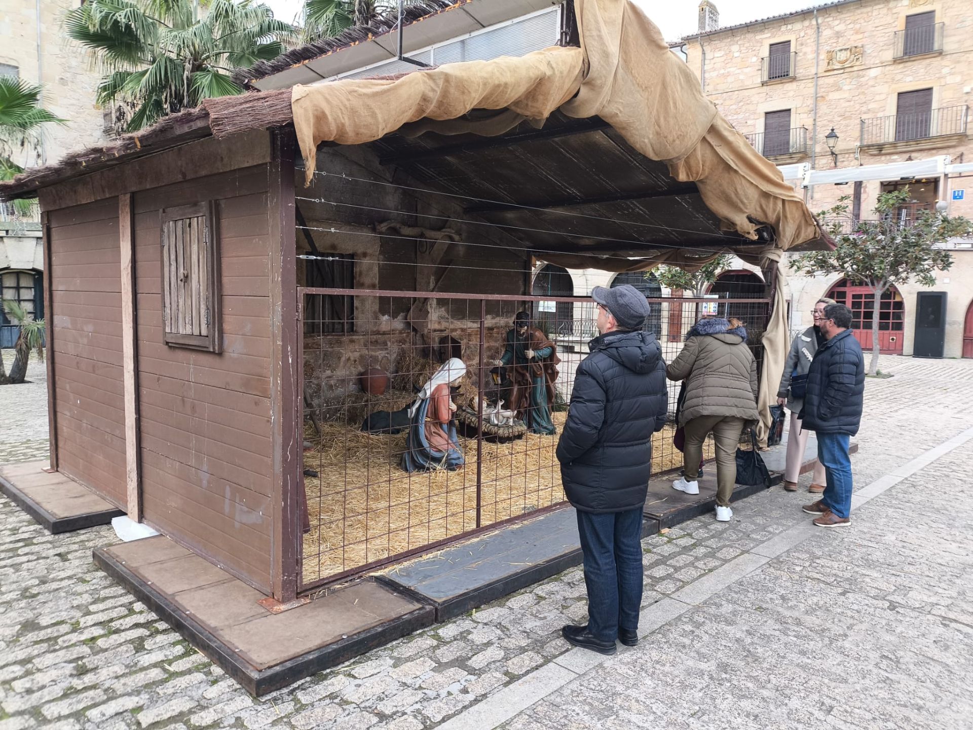 Belén situado en la plaza Mayor