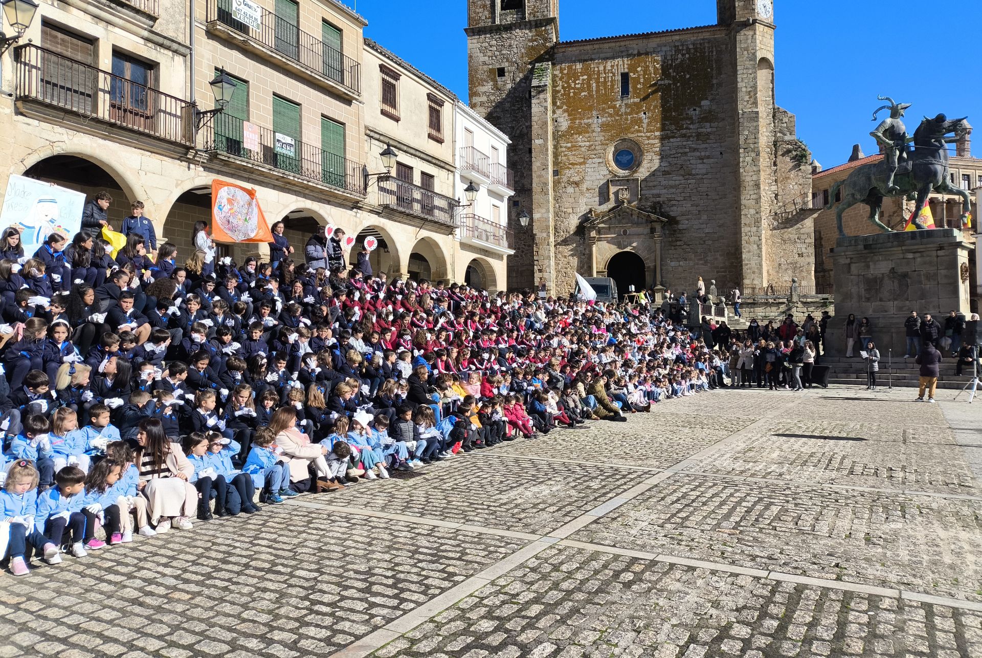 Los menores se unen por la paz y la no violencia