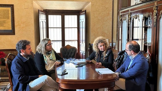 La alcaldesa avanza a Asemtru algunas líneas de actuación previstas para este año