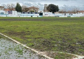 Estado del campo de fútbol recientemetne tras un partido.