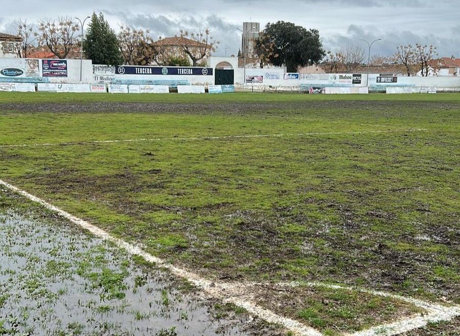 Estado del campo de fútbol recientemetne tras un partido.