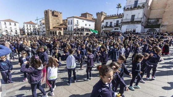 Mil estudiantes bailarán el Chíviri el 26 de febrero en la plaza Mayor