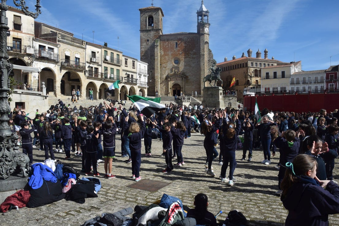 1.200 personas, entre alumnado y docentes, bailan el Chíviri