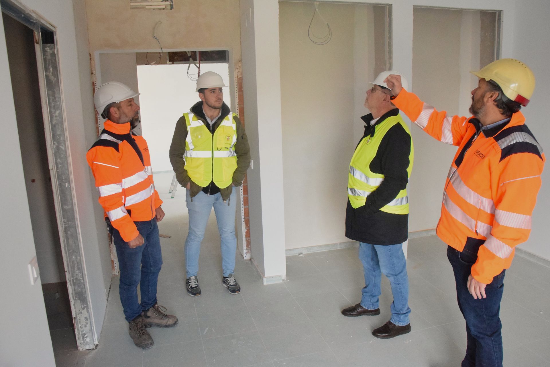 Imagen principal - La previsión es que la residencia de mayores esté terminada en tres meses