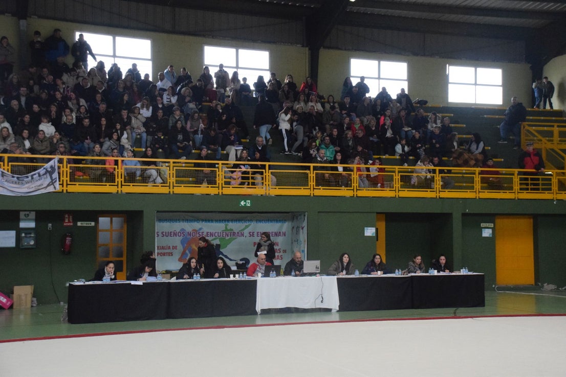 El Club Rítmica Trujillo celebra su II torneo nacional
