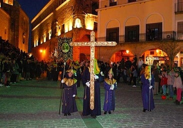 Devotos de la Cofradía del Cristo Cautivo.