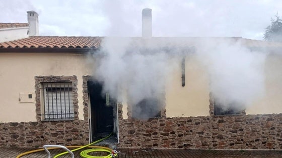 Susto en Madroñera por el incendio en una vivienda