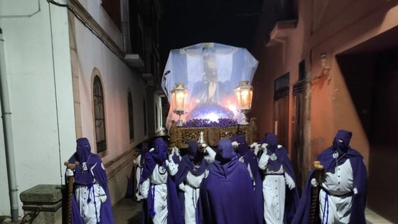 La lluvia trunca la ilusión de cofrades y nazarenos