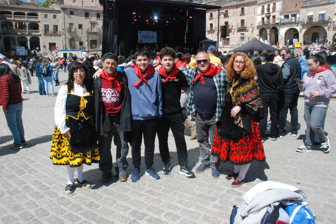 Miles de personas en el Chíviri