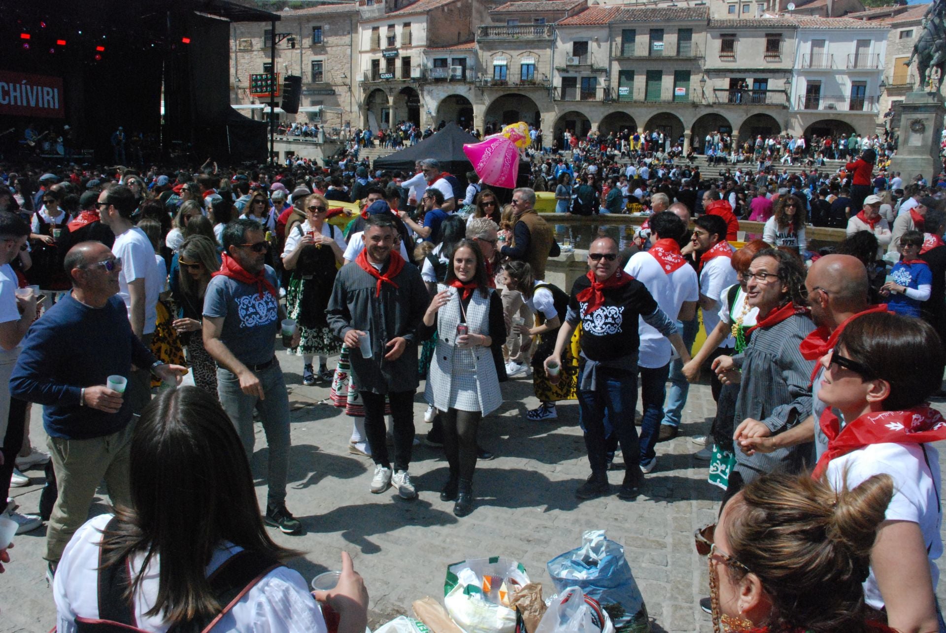 Miles de personas en el Chíviri