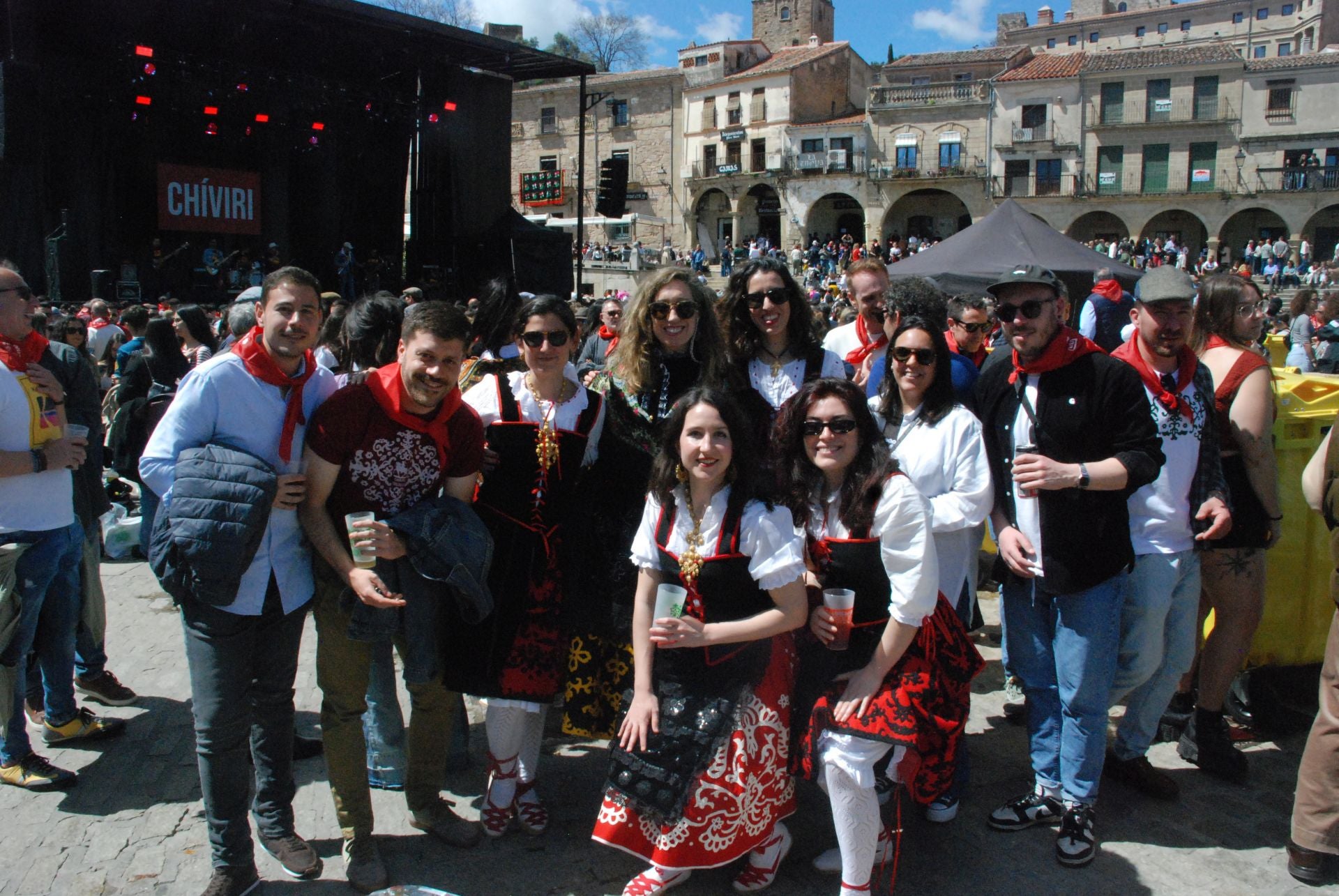 Miles de personas en el Chíviri