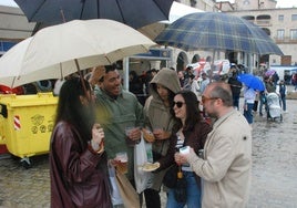 Asistentes amantes del queso, a pesar de la lluvia