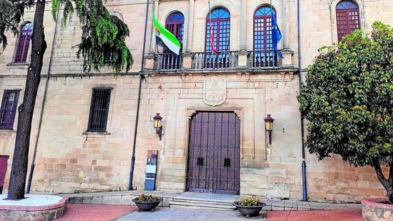 Condenan al arquitecto municipal por asesorar en una obra y cobrar
