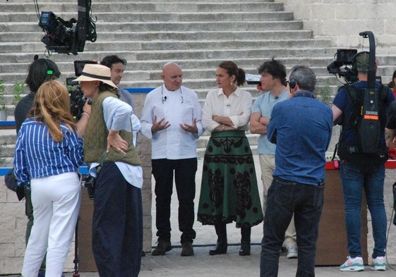 Los jueces junto a Toño Pérez, en la grabación.