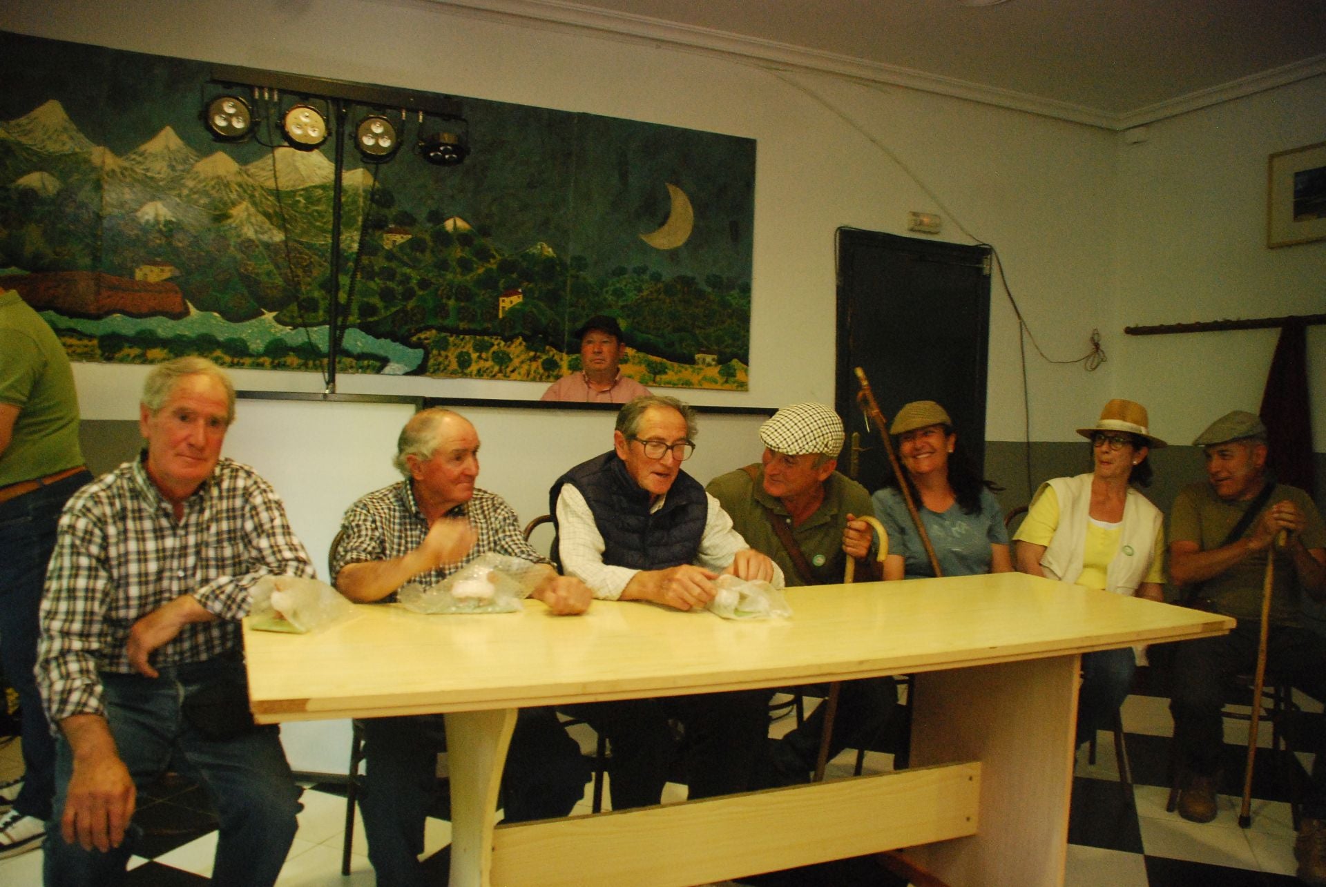 Calurosa despededida a José Manuel Sánchez, con sus 1.700 ovejas, camino de León