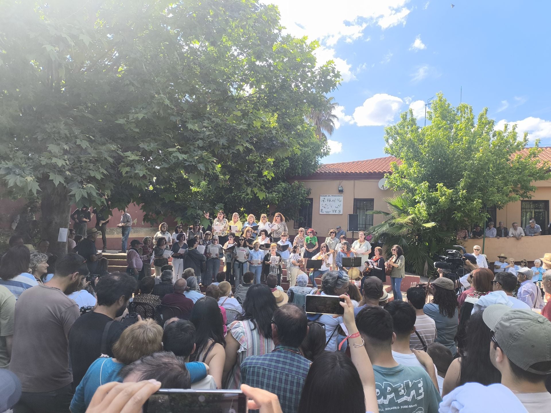 Calurosa despededida a José Manuel Sánchez, con sus 1.700 ovejas, camino de León