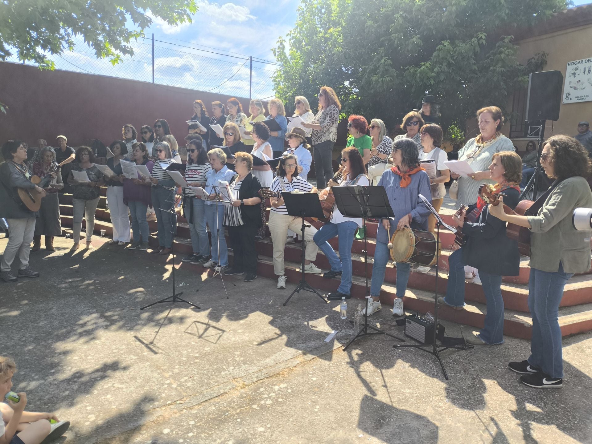 Calurosa despededida a José Manuel Sánchez, con sus 1.700 ovejas, camino de León