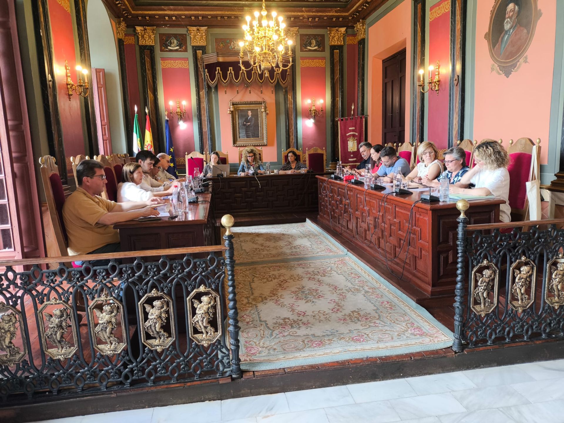 El Pleno insta al Gobierno municipal a abrir el aula de bebes este curso