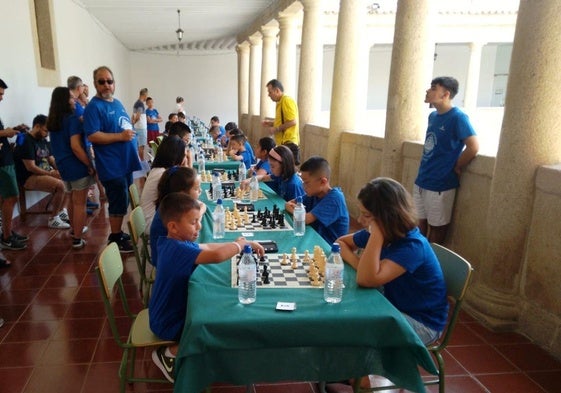integrantes de la escuela de la ajedrez en el torneo de clausura