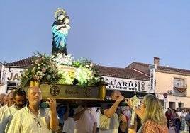 Un momento de la procesión de las fiestas de La Piedad
