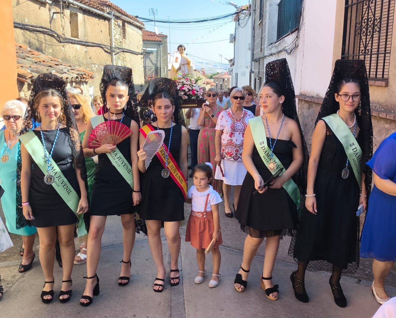 El buen ambiente reinan en las fiestas de Belén y la Villa, bajo un intenso calor