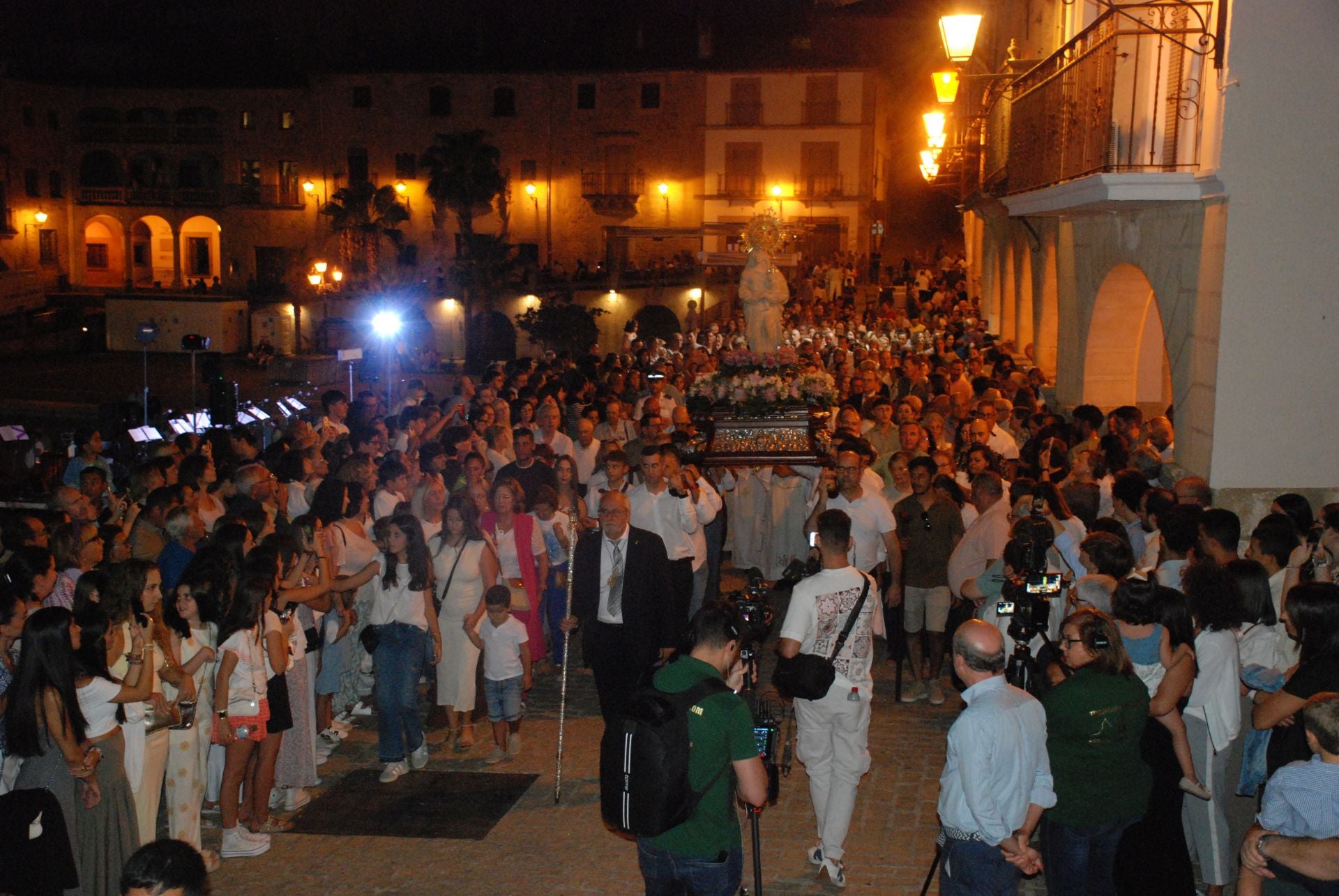 La bajada de la Patrona a la iglesia de San Martín en imágenes