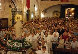La bajada de la Patrona a la iglesia de San Martín en imágenes