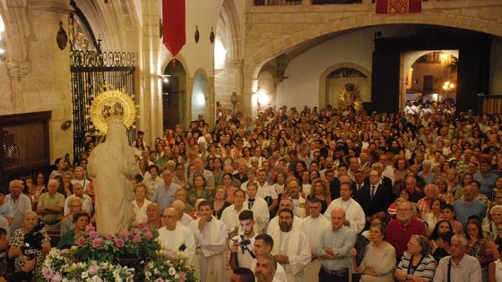 La bajada de la Patrona a la iglesia de San Martín en imágenes